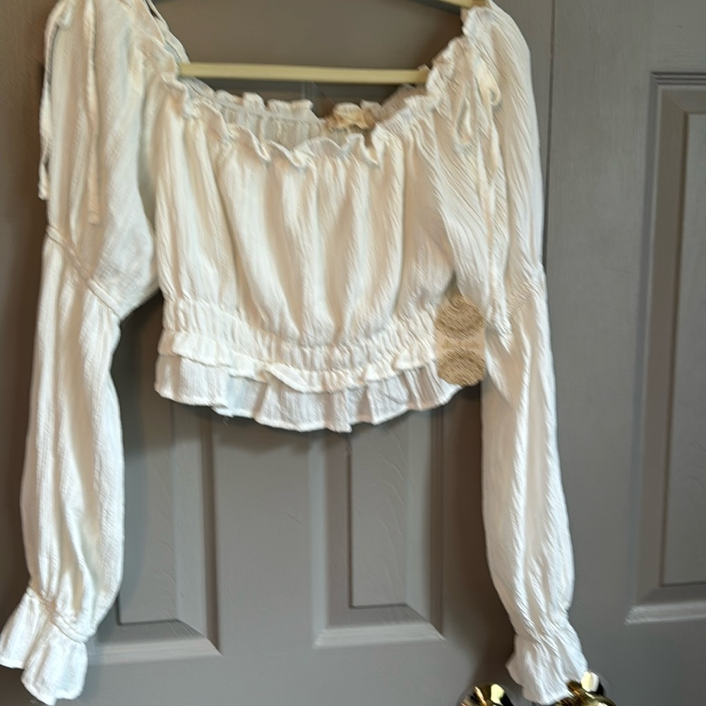 NWT- Altar’d State - adorable long sleeve crop top